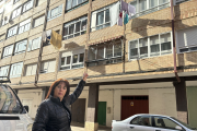 Teresa enseña impotente su casa ocupada en Aranda