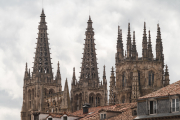 Las dos agujas de la Catedral de Burgos se someterán a una revisión tras la caída de un crochet.