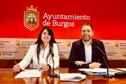 Virginia Escudero y Josué Temiño en una rueda de prensa en el Ayuntamiento de Burgos.