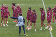 Entrenamiento de la selección española de fútbol femenino en El Plantío.