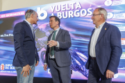 El presidente de la Diputación de Burgos, Borja Suárez y el diputado responsable de IDJ, Ángel Carretón, presentan las etapas de la Vuelta Ciclista a Burgos XLVI.