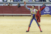 Emilio de Justo tras indultar a un toro en su participación en la feria taurina de Burgos.