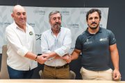 Vadillo, Fisac y Fuente durante la presentación del jugador y del acuerdo de colaboración.