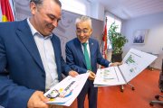 El director provincial de Educación, José Antonio Antón, junto al delegado territorial de la Junta en Burgos, Roberto Saiz, en la presentación de los datos del curso escolar.