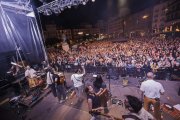 Los burgaleses El Nido abarrotaron la Plaza Mayor en su concierto del viernes.