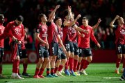 Los jugadores del CD Mirandés celebran el triunfo.