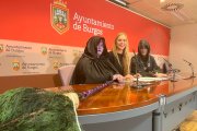 Presentación de Galoween con la concejala de Festejos Carolina Álvarez, en el centro, con Jose Rodíguez y Carolina Ludueña.