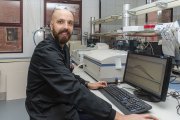 El doctor en Química Avanzada Saúl Vallejos lidera el Grupo de investigación de Polímeros de la UBU