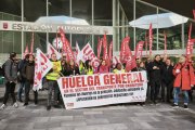 Concentración de CCOO por la huelga de transporte de viajeros por carretera.