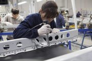 Empleados en e centro de trabajo de Aciturri Aerostructures en Miranda de Ebro (Ayuelas).