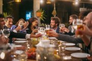 Las cenas y comidas de Navidad empiezan antes, a mediados de noviembre, y se prolongan más alla de las fiestas porque está todo lleno.