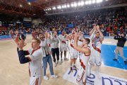 Los jugadores del Silbö San Pablo Burgos celebran el triunfo.