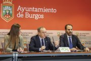 Marta Alegría, Fernando Martínez-Acitores e Ignacio Peña, en la rueda de prensa de balance de 2024.