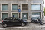 Los usuarios reclaman que se multe a los turismos que ocupen plazas destinadas a motos.
