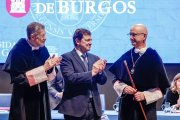 Alfonso Fernández Mañueco junto a Manuel Pérez Mateos (izquierda) y José Miguel García (derecha), nuevo rector de la UBU.