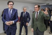 El ministro para la Transformación Digital, Óscar López, y el presidente de la CEOE, Antonio Garamendi, en Burgos.