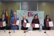La consejera de Industria, Comercio y Empleo, Leticia García, firma con las universidades públicas el protocolo para el desarrollo del programa Incofi, Incorporación, Consolidación y Fidelización del Talento Joven en el sector empresarial de Castilla y León.