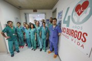 Parte del equipo de medicos y enfermeras de la Unidad de Cuidados Intensivos del Hospital Universitario de Burgos.