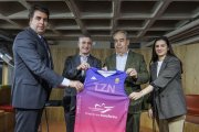 Los directivos del Grupo Ureta Tizona Burgos y de la Fundación Caja de Burgos, durante la renovación del convenio.