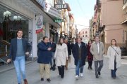 Muñoz pasea por el centro de Aranda junto a varios de los integrantes de la dirección provincial del PP de Burgos.