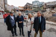 La alcaldesa, Cristina Ayala, acompañada de miembros de su equipo de Gobierno y de los artífices del proyecto para el Mercado Norte.