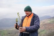 La Vuelta y Land Life plantan 700 árboles autóctonos en el entorno del Picón Blanco.