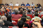 Un momento de la asamblea de trabajadores del pasado viernes, en el salón de actos de los sindicatos.