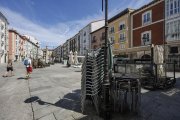 Terrazas de hostelería recogidas en La Flora, a pesar de las jornadas de buenas temperaturas de estos días.