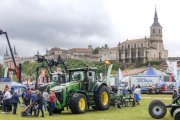 Los socialistas Esther Peña y Daniel de la Rosa acudieron a la inauguración de la Feria de Maquinaria Agrícola de Lerma.