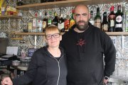 Betty y Daniel se hacen cargo de la cantina de San Pedro Samuel desde hace casi un año.