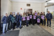 Representantes de distintas entidades de cooperación al desarrollo se concentraron a la puerta de la Gerencia Municipal de Servicios Sociales en protesta y rechazaron participar en el Consejo Municipal.