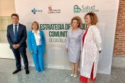 La gerente regional de Salud, Violeta Martínez Pindado (segunda por la derecha), en la presentación del Plan de Estrategia de Salud Comunitaria.