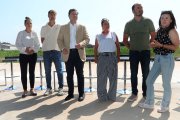El presidente de la Junta de Castilla y León, Alfonso Fernández Mañueco, presenta medidas de apoyo al sector agrario de la Comunidad, en la imagen con jóvenes agricultores y ganaderos (IaD) Gloria Suarez, Victor Gutierrez, Alfonso Fernánez Mañueco, Noelia Fernandez, Antonio Torres y Nerea del Río.