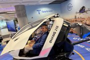 El consejero de Movilidad y Transformación Digital, José Luis Sanz Merino, visita La Cabina, el espacio de inspiración tecnológica de Telefónica.
