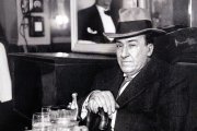 El poeta sevillano Antonio Machado, en una conocida fotografía tomada en el Café de las Salesas de Madrid en 1933.