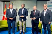 Mesa redonda ‘Un proyecto para la España del siglo XXI’ en la que participan el presidente de Aragón, Jorge Azcón, el secretario general del PP, Miguel Tellado, el alcalde de Valladolid, Jesús Julio Carnero y el presidente de la Diputación de Burgos, Borja Suárez