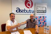 Firma del acuerdo entre Eduardo Rilova (Asebutra) y Javier Ajenjo (Art the Troya) para destinar 12.000 metros cuadrados al Sonorama.