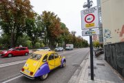 Carteles de la Zona de Bajas Emisiones, a la altura de la plaza Vega, en Burgos.