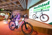 Representantes de las cuatro entidades implicadas en la iniciativa detallaron la misión de las bicicletas impulsadas por hidrógeno.