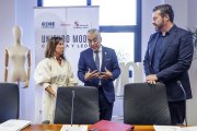 La directora general de Comercio, María Petit, el delegado de la Junta en Burgos, Roberto Saiz, y el secretario general de CEOE CyL, David Esteban.