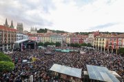 Vista de la Plaza Mayor durante el concierto de Rozalén con Fetén Fetén.