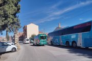 Uno de los problemas del barrio es acondicionar el acceso de los autobuses al colegio.