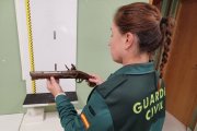 Arma intervenida por la Guardia Civil.