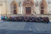 Foto de familia de los alumnos de 5º de Primaria y 1º de Secundaria de los siete centros que han participado en la cita.