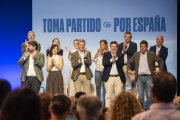 Los presidentes autonómicos del PP durante la clausura del acto de presentación de la ‘Declaración de la Región de Murcia’, en el Teatro Circo de Murcia, a 28 de septiembre de 2025, en Murcia (España). 