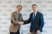 Alberto Gómez Barahona y Antonio Ruiz Saiz sellan el acuerdo.