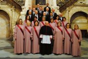 La Coral Santa María la Mayor de la Catedral de Burgos celebra 45 años de música litúrgica.