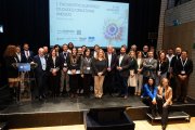 Foto de familia de los participantes en el I Encuentro de Ciudades Creativas de la Unesco del arco Mediterráneo con la alcaldesa de Burgos, Cristina Ayala.
