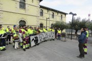 Concentración de trabajadores del taller de Remolcado de Renfe en Miranda de Ebro.