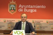 Fernando Martínez-Acitores, en rueda de prensa en la sala del Ayuntamiento de Burgos.